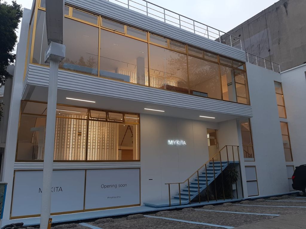 Pintura en fachada óptica MIKITA